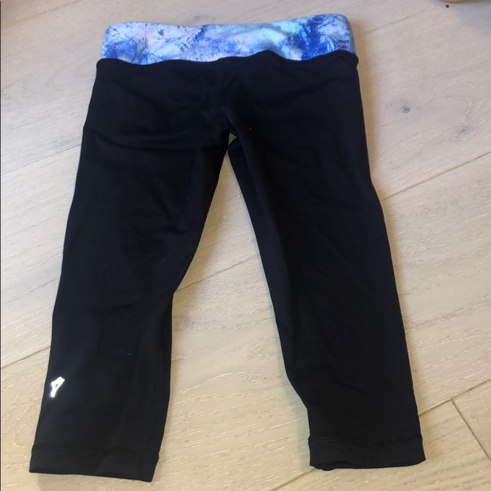 black ivivva leggings with blue band